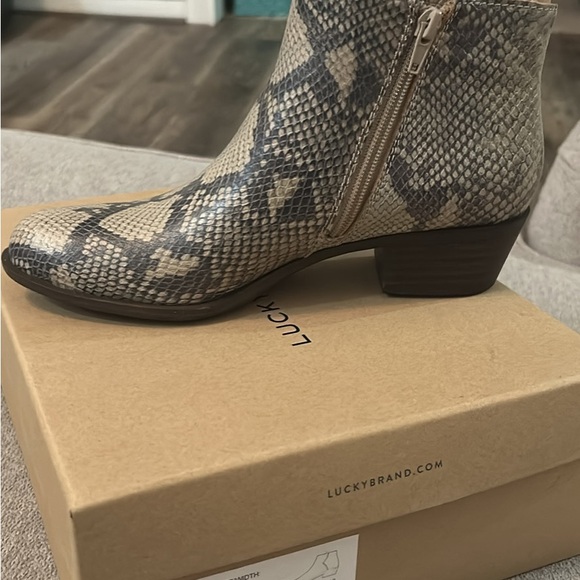 NIB women’s lucky brand eight - Picture 2 of 5